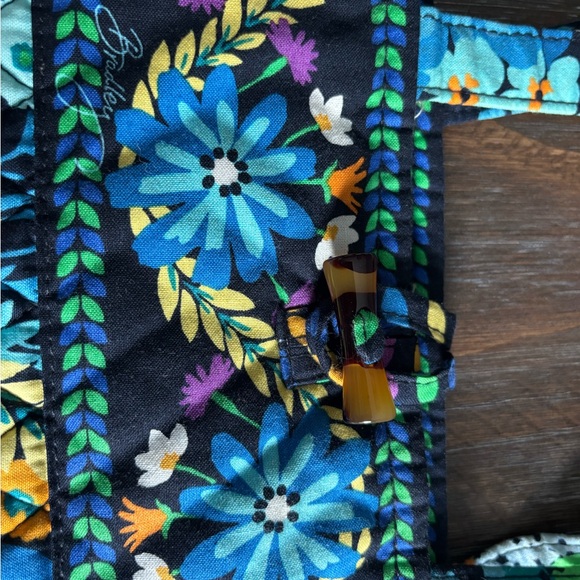 Vera Bradley large Tote. Midnight Blues Floral. - Picture 2 of 5